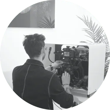 Um homem que marcou uma foto de uma íris